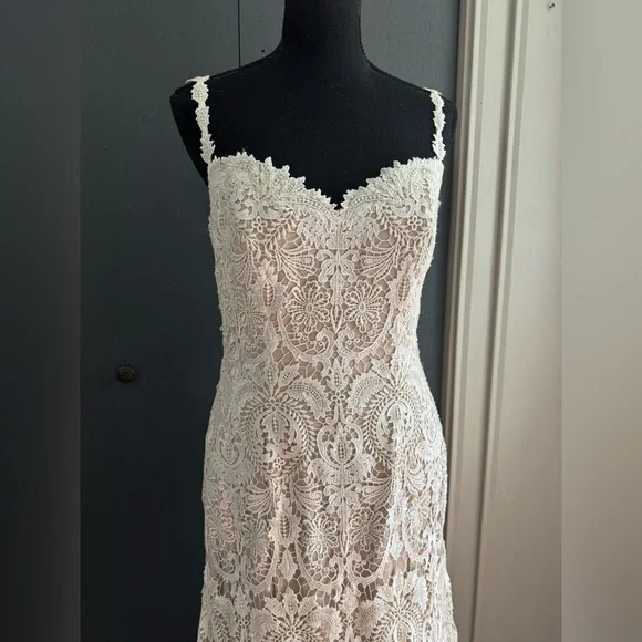 Lillian West Cream/Nude SZ 12 Fitted Sheath Venice Lace Wedding Dress Style 6495 - Picture 4 of 16
